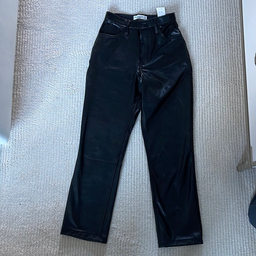 SELLING NEW ABERCROMBIE 90s STRAIGHT ULTRA HIGH RISE LOVE CURVE LEATHER PANTS